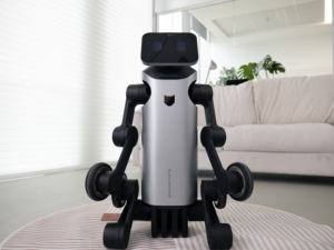 Robot Cuadrúpedo Inteligente Gog como Centro de Control Central para el Hogar con Comandos de Voz para Carreras Ocupadas - Product Image 5