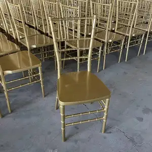 Vente en gros Chaise Chiavari dorée empilable en résine plastique pour adulte mariage hôtel banquet pour événements