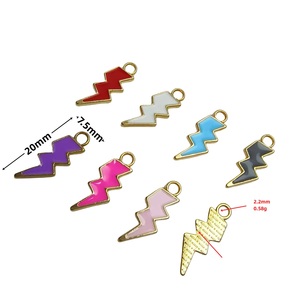 Colgante en forma <span class=keywords><strong>de</strong></span> trueno <span class=keywords><strong>de</strong></span> aleación <span class=keywords><strong>de</strong></span> Zinc dorado clásico Multicolor <span class=keywords><strong>de</strong></span> alta calidad, estilo <span class=keywords><strong>de</strong></span> gota <span class=keywords><strong>de</strong></span> aceite para joyería chapada en oro para niños - Product Image 2