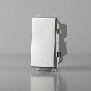 สวิตช์ไฟฟ้าติดผนังบ้านพลาสติกสีขาวมาตรฐาน EU ขนาดเล็ก รุ่น 1 ทาง <span class=keywords><strong>HMN</strong></span> KM111S มาตรฐาน IP21 ดีไซน์ทันสมัย - Product Image 4