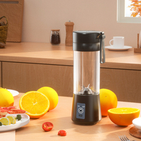 Mini USB oplaadbare batterij-aangedreven fruitpers blender met roestvrijstalen messen, 150W, plastic, draagbaar keukenapparaat voor gebruik in de auto