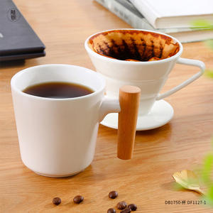 แก้วกาแฟเซรามิก TaoYuan พร้อมด้ามจับไม้ แก้วกรองกาแฟพอร์ซเลนสีขาว สำหรับใช้ในบ้าน - Product Image 1