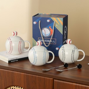 Mug à café en céramique original en forme de balle de baseball avec couvercle et cuillère - Product Image 3
