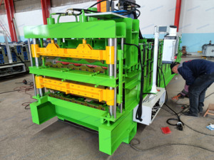 เครื่องขึ้นรูปลอนหลังคาโลหะสามชั้นอัตโนมัติ ควบคุมด้วย PLC สำหรับทำแผ่นหลังคาเหล็ก 3 แบบ - Product Image 5