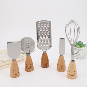 Usine En Gros Ins Style Coréen Plusieurs Types Original Sourire Visage Ménage <span class=keywords><strong>Cuisine</strong></span> Alimentaire <span class=keywords><strong>Ustensiles</strong></span> <span class=keywords><strong>De</strong></span> <span class=keywords><strong>Cuisine</strong></span> En Bois - Product Image 3