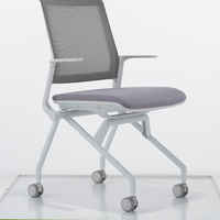 Mobilier moderne de style européen Chaises de visiteur à pieds fixes Chaise pivotante à dossier maillé avec accoudoir