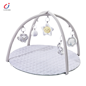 Tapis d'éveil rond en coton doux et apaisant Chengji pour bébé, avec jouets suspendus et hochets pour le temps sur le ventre - Product Image 1