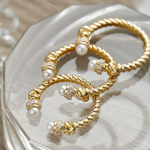 Anillo Abierto de Lujo Aazuo Vintage de Oro Amarillo Sólido de 18k con Diamantes Reales y Perlas Naturales de Akoya Grado AAAA Blancas para Mujer - Product Image 4