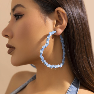 Boucles d'oreilles créoles en jean pour femme, à bords effilochés, géométriques, en alliage, style streetwear, bijoux décontractés pour soirée - Product Image 3