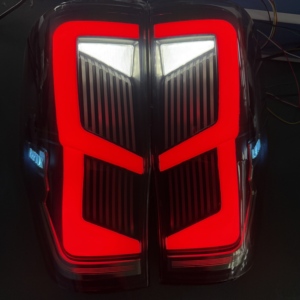 NUELEAD Nuevo Conjunto de Luces Traseras Multifuncionales de 12V 50W 4000K 6000lm con Lente Ahumada y Señal de Giro para Ranger 2012-2022, 1 Año de Garantía - Product Image 4