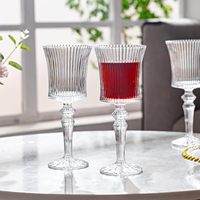 Longue tige Unique forme moderne Style Vintage Verres à champagne uniques Design côtelé élégant Gobelet en relief Verres à vin