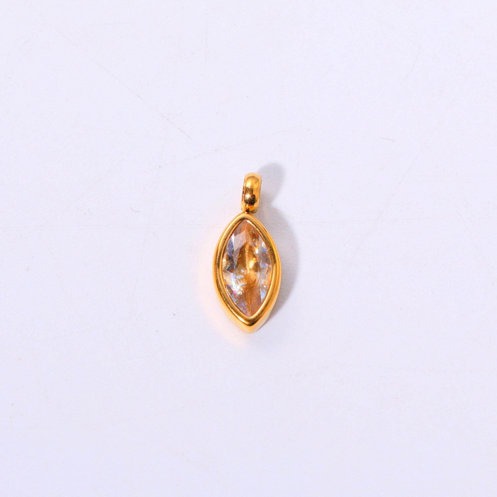 จี้เดี่ยว April