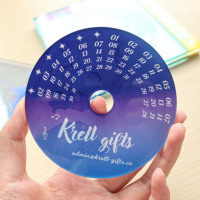 Calendrier personnalisé en acrylique, Calendrier CD en acrylique personnalisé, Calendrier tournant en acrylique personnalisé, Design coulissant personnalisé, Accessoire personnalisé Anime Star