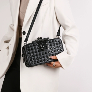 <span class=keywords><strong>Borsa</strong></span> Messenger a tracolla <span class=keywords><strong>nera</strong></span> Chic da donna in pelle sintetica con borchie decorative piccola <span class=keywords><strong>borsa</strong></span> a tracolla - Product Image 3