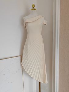 AELESEEN Robe de créateur asymétrique pour femme, Printemps-Été, Épaules dénudées, Patchwork Plissé, Coupe ajustée, Élégante pour Soirée - Product Image 6