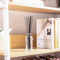 Vente en gros de bouteille en verre décorative de 150ml de quantité minimale de commande basse personnalisée de luxe diffuseur d'arôme floral unique transparent sans feu avec bâtonnets