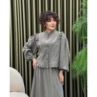 Set 2 Potong Warna Biru Debu Musim Gugur 2026 Grosir, Blus Kerah Mandarin Berumbai dan Rok Maxi A-Line yang Mengembang, Elegan untuk Wanita