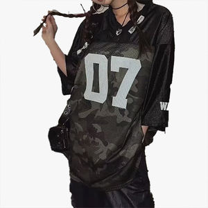 Maillot de sport personnalisable à manches courtes pour homme – T-shirt d'été streetwear de marque, coupe ample, design polyvalent, blocs de couleur, maillot tendance - Product Image 5