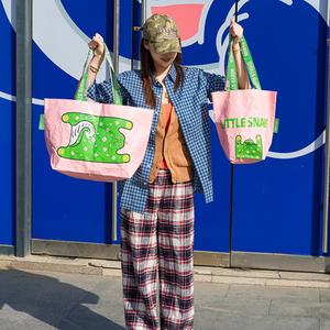 Ventes en gros de sacs d'épicerie en PP tissé laminé de 14 pouces, sacs de shopping imperméables, sacs de transport recyclables roses avec logo - Product Image 6