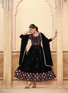 Robes de festival en fausse georgette de créateur avec dupatta avec broderie lourde vêtements indiens et pakistanais robe de mariée - Product Image 3