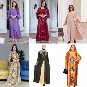 ชุดเดรสยาวพิมพ์ลายแฟชั่นสำหรับผู้หญิงมุสลิม คอวี แขนยาว เสื้อผ้าแบบดั้งเดิมของอาหรับและมาเลย์ เสื้อผ้าผู้หญิง - Product Image 4