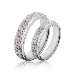 <span class=keywords><strong>Fedi</strong></span> <span class=keywords><strong>nuziali</strong></span> in ottone placcato oro su misura per uomini e donne-anelli da esposizione fittizi per negozi di gioielli - Product Image 1