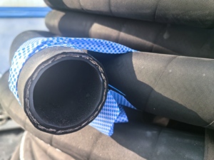 디젤 흡입 및 납기를 위한 산업용 합성 고무 연료 유 및 가솔린 호스 맞춤형 절단 서비스 제공 - Product Image 4