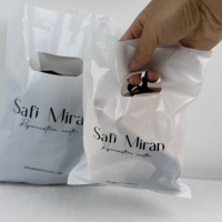 Sacs en plastique découpés à plat, sur mesure, disponibles en plusieurs couleurs et tailles pour l'emballage de cosmétiques, de cadeaux