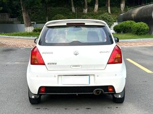 Suzuki Swift 1.3L manuelle d'occasion 2012 – Voiture compacte japonaise économe en carburant, véhicule d'occasion abordable pour l'exportation - Product Image 4