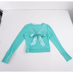 Chemisier court côtelé à manches longues pour femme, col en V, avec nœud à nouer sur le devant, poches plaquées et coupe ajustée - Product Image 6