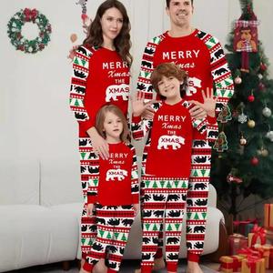 カスタマイズされた女性用低価格寝間着、ホームウェア、クリスマスカップルスーツ、クマ柄の赤いファミリーパジャマ - Product Image 1