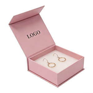 Индивидуальная матовая коробка-футляр для украшений с откидной крышкой, печатным дизайном, магнитной застежкой и защитой из поролона для серег, колец и ожерелий - Product Image 2