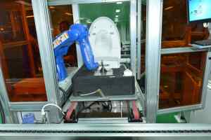 De palletkettingtransportband is een gebruiksvriendelijke pallettransportinstallatie voor materiaalbehandeling. - Product Image 5