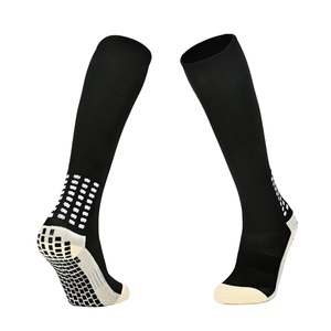 Chaussettes de sport professionnelles personnalisées en jacquard et avec logo pour jeunes, respirantes, antidérapantes, avec semelle en tissu éponge pour le football - Product Image 4