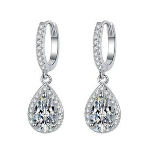 Sterling On <span class=keywords><strong>Diamond</strong></span> Jóias Preço Comprar barato Pedra 1ct <span class=keywords><strong>Moissanite</strong></span> Vvs Brincos De Prata pêra corte <span class=keywords><strong>moissanite</strong></span> brincos - Product Image 1