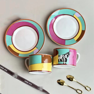 แก้วกาแฟเซรามิกสไตล์ศิลปะสมัยใหม่พร้อมจานรองสำหรับน้ำชายามบ่าย - Product Image 1