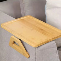 Tablette de canapé pliable en bambou avec finition laquée, rangement pour salon, support de téléphone à clip