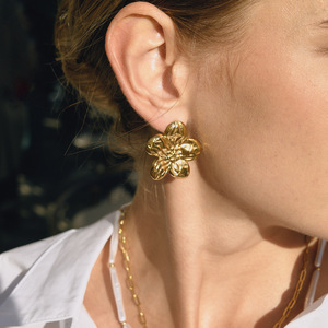 Pendientes de Flor con Baño de Oro de 18K en Acero Inoxidable, Joyería para Mujer, Uso Diario - Product Image 2