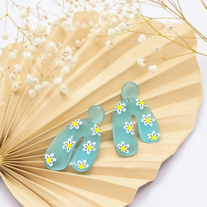 Pendientes Colgantes Florales Angelina de Resina Acrílica Azul, Joyería de Moda para Fiesta, Accesorio de Moda para Mujer - Product Image 2