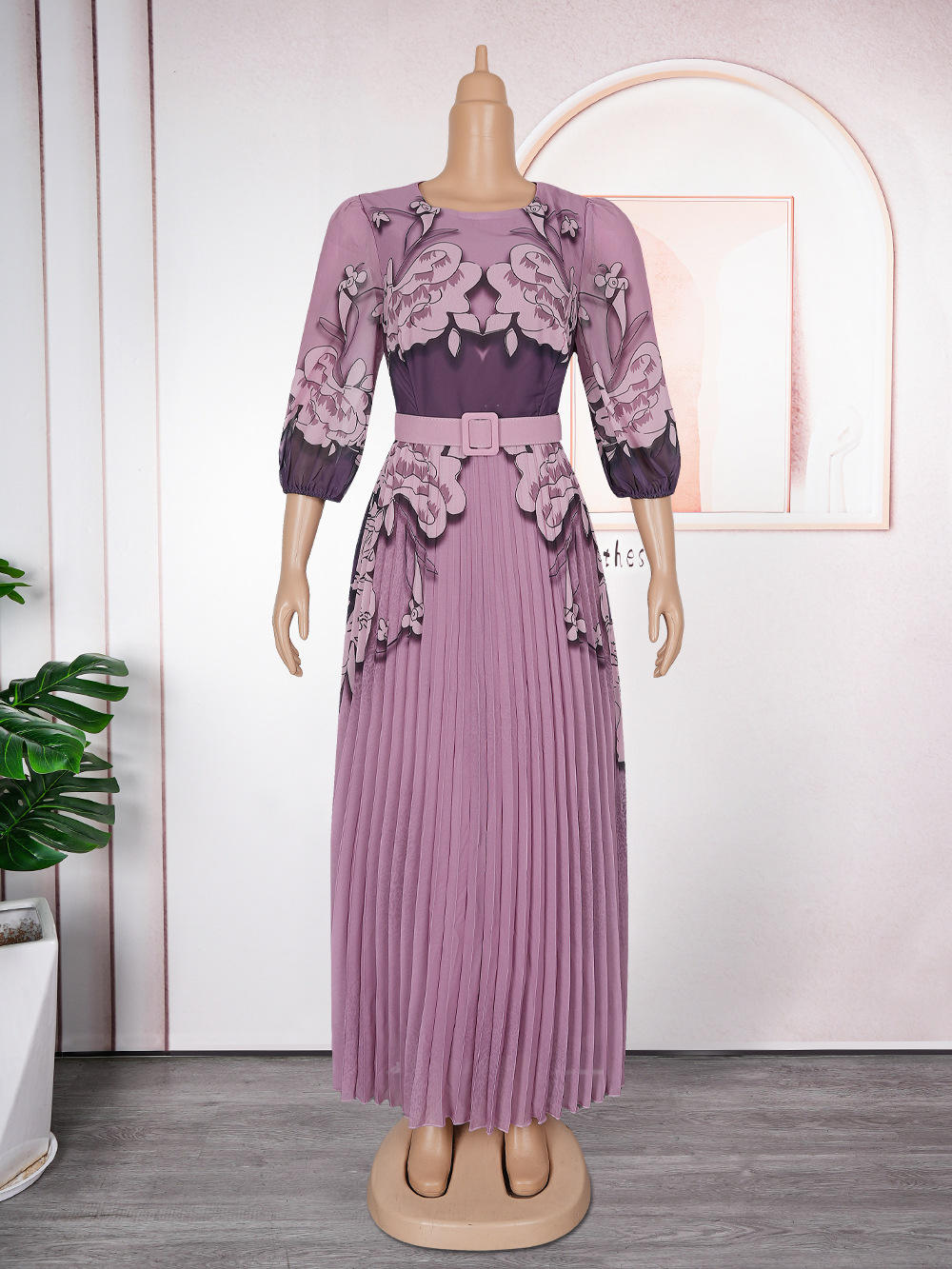 สีแดงม่วง