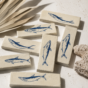 Piastrella in Ceramica Dipinta a Mano con Motivo Pesci Blu, Design Originale per Bagno e Cucina di Hotel, Decorazione Murale Mediterranea - Product Image 6