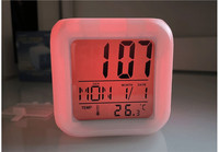 Horloge numérique intelligente LED 7 couleurs, mini horloge de table avec thermomètre, calendrier, affichage de la semaine et du mois