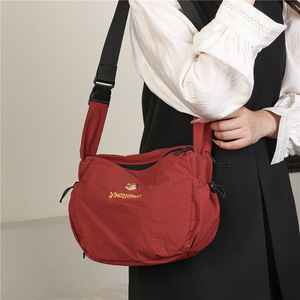 Sac bandoulière Jingzhinuo pour femme, rouge, résistant à l'eau, avec fermeture éclair, carré horizontal, pour le quotidien et les trajets - Product Image 1