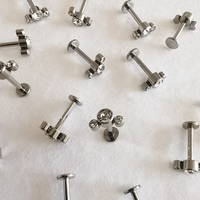 [SO-001] Bijoux de piercing corporel en titane G23 de haute qualité, vente chaude, clous labret à filetage interne, cluster, prix de gros