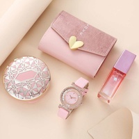 Boîte cadeau d'anniversaire pratique haut de gamme pour filles avec montre, parfum, coussin, portefeuille, cadran en verre de quartz simple et élégant
