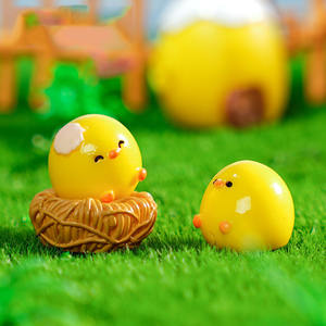 Miniatura de paisaje, pollito de cáscara de huevo simple y lindo, resina pintada a mano, decoración DIY, mini adorno de resina para escritorio - Product Image 4