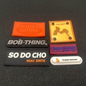 แผ่นปะยางสำหรับเสื้อผ้ากางเกงยีนส์หมวก3D ซิลิโคนพีวีซีนิ่มแบบห่วงและขอบด้านหลัง - Product Image 2