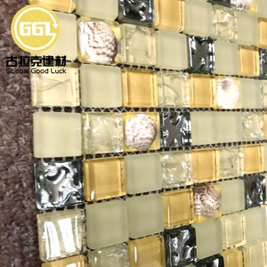 <span class=keywords><strong>Mini</strong></span> Mosaicos Cuadrados de Vidrio Dorado y Metal Plateado para Decoración de Interiores de Hoteles, Penthouses, Galerías y Espacios Comerciales - Product Image 5