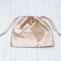Pochette en satin champagne à cordon personnalisable avec logo imprimé, sac cadeau réutilisable pour bijoux, idéal pour les faveurs de mariage, l'emballage de cheveux et le rangement de perruques