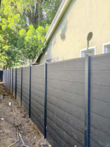 WPC 알루미늄 합금 프레임 3D 야외 프라이버시 펜스 하우스, 모던 친환경 디자인, 솔리드 무틈새 구조, CE 인증 - Product Image 1